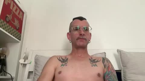 Snapshot of o_johnny_deep_o chatting on 02.28.26 Jonathan Deep online show from 02.28.26