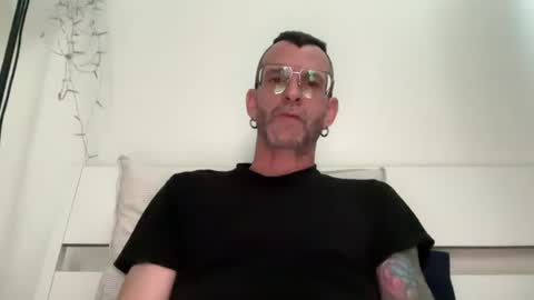 Snapshot of o_johnny_deep_o chatting on 06.14.26 Jonathan Deep online show from 06.14.26