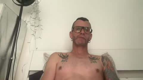 Snapshot of o_johnny_deep_o chatting on 07.26.26 Jonathan Deep online show from 07.26.26