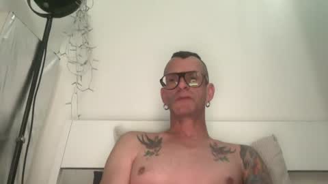 Snapshot of o_johnny_deep_o chatting on 07.28.26 Jonathan Deep online show from 07.28.26