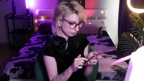 Snapshot of obedientt_ chatting on 04.29.26 Moonlight online show from 04.29.26
