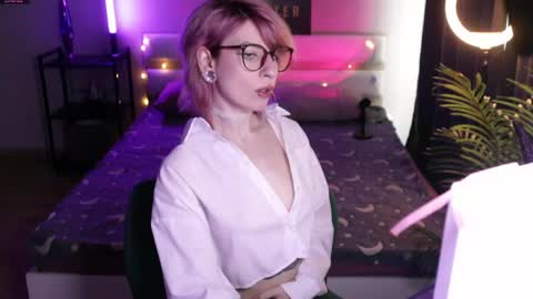 Snapshot of obedientt_ chatting on 05.12.26 Moonlight online show from 05.12.26