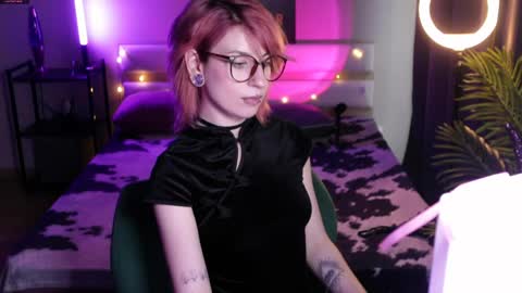Snapshot of obedientt_ chatting on 05.16.26 Moonlight online show from 05.16.26