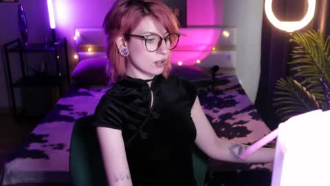 Snapshot of obedientt_ chatting on 05.16.26 Moonlight online show from 05.16.26