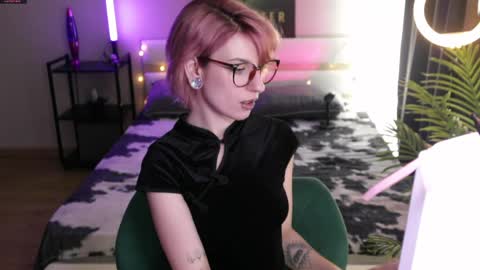 Snapshot of obedientt_ chatting on 05.23.26 Moonlight online show from 05.23.26