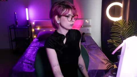 Snapshot of obedientt_ chatting on 07.21.26 Moonlight online show from 07.21.26