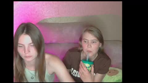 Snapshot of obsos_2 chatting on 09.15.25 DeXsa online show from 09.15.25