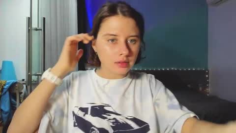 Snapshot of octopussy69x chatting on 01.12.25 Evie online show from 01.12.25