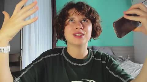 Snapshot of octopussy69x chatting on 01.18.25 Evie online show from 01.18.25