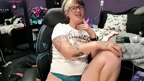 Snapshot of oddywithabody chatting on 05.04.26 Oddy With A Body online show from 05.04.26