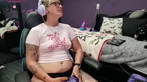 Snapshot of oddywithabody chatting on 05.05.26 Oddy With A Body online show from 05.05.26