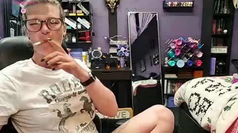 Snapshot of oddywithabody chatting on 05.12.26 Oddy With A Body online show from 05.12.26