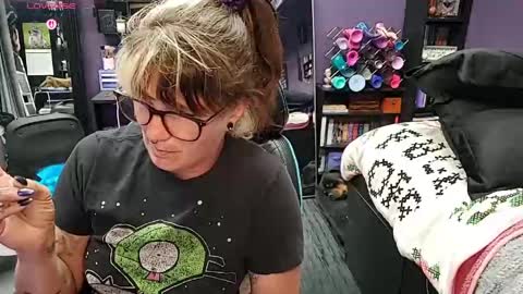 Snapshot of oddywithabody chatting on 05.17.26 Oddy With A Body online show from 05.17.26