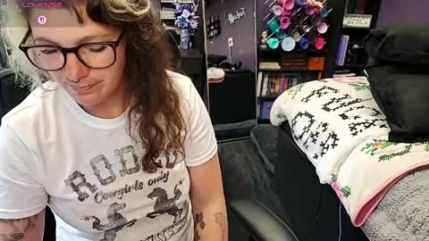 Snapshot of oddywithabody chatting on 05.26.26 Oddy With A Body online show from 05.26.26