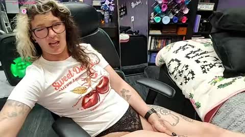 Snapshot of oddywithabody chatting on 05.27.26 Oddy With A Body online show from 05.27.26