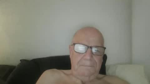 Snapshot of oggi95 chatting on 04.17.26 oggi95 online show from 04.17.26