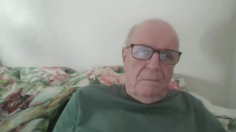 Snapshot of oggi95 chatting on 05.18.26 oggi95 online show from 05.18.26