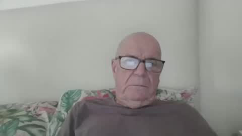 Snapshot of oggi95 chatting on 05.27.26 oggi95 online show from 05.27.26