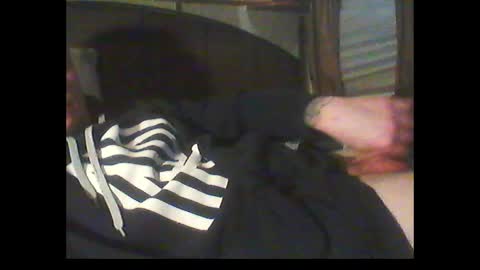 Snapshot of oh_you_know69 chatting on 02.13.25 who dares  toss me some  tips lets have fun online show from 02.13.25