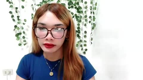 Snapshot of ohmyalessandraxcx chatting on 11.20.25 ohmyalessandraxcx online show from 11.20.25