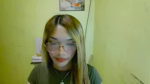 Snapshot of ohmyalessandraxcx chatting on 12.21.25 ohmyalessandraxcx online show from 12.21.25