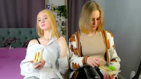 Emi and Ohpi online show from 03.11.26