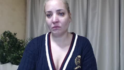 Snapshot of ohsweetmari chatting on 01.15.26 Mari online show from 01.15.26