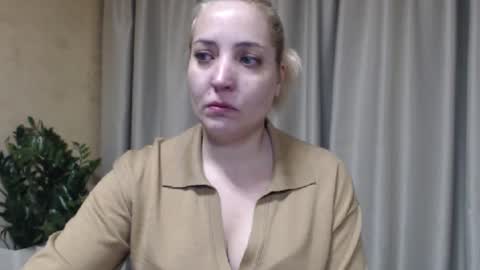 Snapshot of ohsweetmari chatting on 02.19.26 Mari online show from 02.19.26