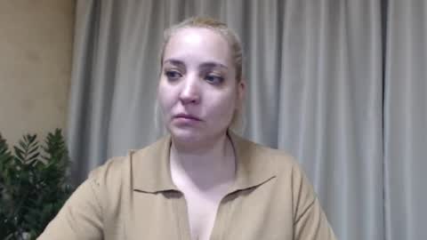 Snapshot of ohsweetmari chatting on 03.21.26 Mari online show from 03.21.26