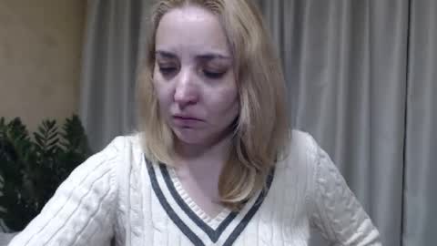 Snapshot of ohsweetmari chatting on 03.22.26 Mari online show from 03.22.26