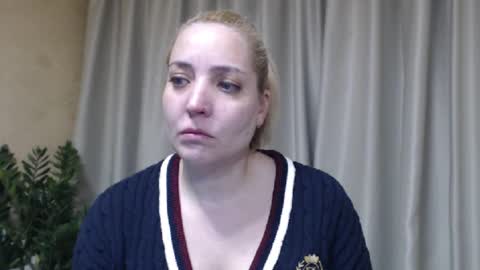 Snapshot of ohsweetmari chatting on 03.24.26 Mari online show from 03.24.26