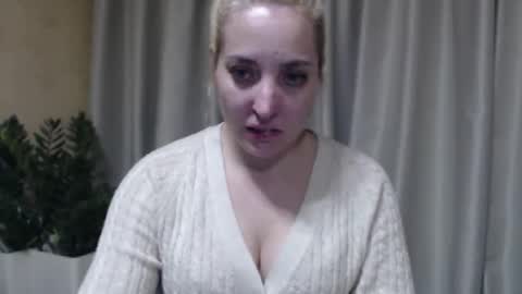 Snapshot of ohsweetmari chatting on 03.26.26 Mari online show from 03.26.26
