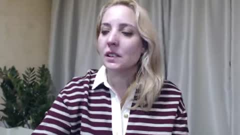 Snapshot of ohsweetmari chatting on 03.27.26 Mari online show from 03.27.26