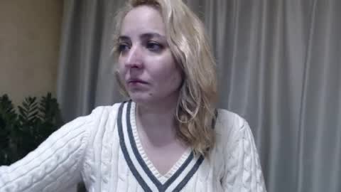 Snapshot of ohsweetmari chatting on 03.29.26 Mari online show from 03.29.26