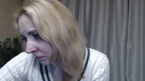 Snapshot of ohsweetmari chatting on 04.07.26 Mari online show from 04.07.26