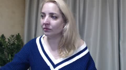 Snapshot of ohsweetmari chatting on 04.11.26 Mari online show from 04.11.26
