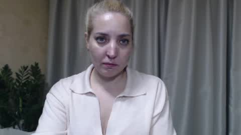 Snapshot of ohsweetmari chatting on 04.19.26 Mari online show from 04.19.26