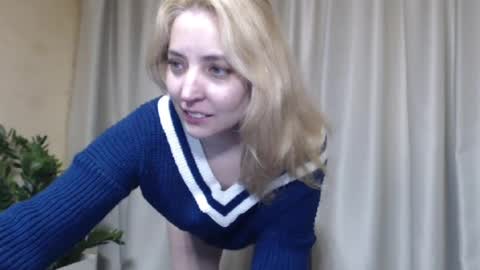 Snapshot of ohsweetmari chatting on 04.21.26 Mari online show from 04.21.26