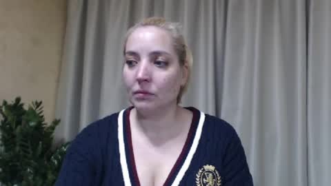 Snapshot of ohsweetmari chatting on 04.24.26 Mari online show from 04.24.26