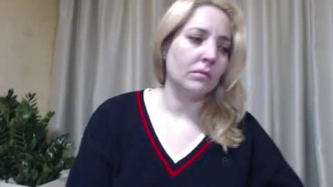 Snapshot of ohsweetmari chatting on 04.25.26 Mari online show from 04.25.26