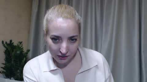 Snapshot of ohsweetmari chatting on 05.06.26 Mari online show from 05.06.26