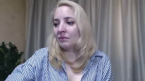 Snapshot of ohsweetmari chatting on 05.16.26 Mari online show from 05.16.26