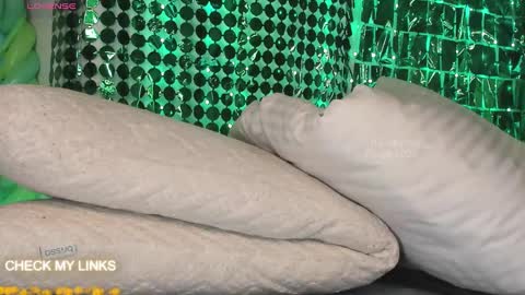 ohyesly_ online show from 03.03.25