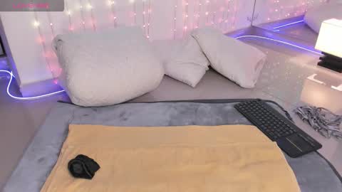 ohyesly_ online show from 09.22.25