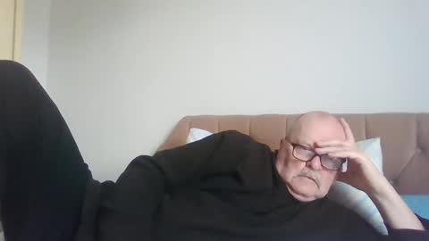 Snapshot of oldfkr69 chatting on 02.25.26 oldfkr69 online show from 02.25.26