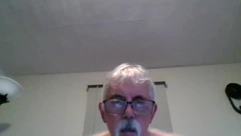 Snapshot of oldmiguy chatting on 08.09.26 OldMIGUY online show from 08.09.26