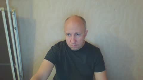 Snapshot of oleg365 chatting on 12.29.24 figaro online show from 12.29.24