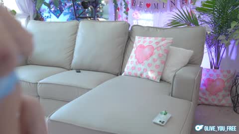 Snapshot of olive_you_ chatting on 01.19.25 Olive online show from 01.19.25