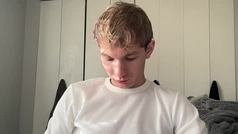 Snapshot of oliver_beck chatting on 12.11.24 Oliver Beck online show from 12.11.24