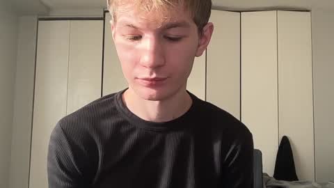 Snapshot of oliver_beck chatting on 12.12.24 Oliver Beck online show from 12.12.24